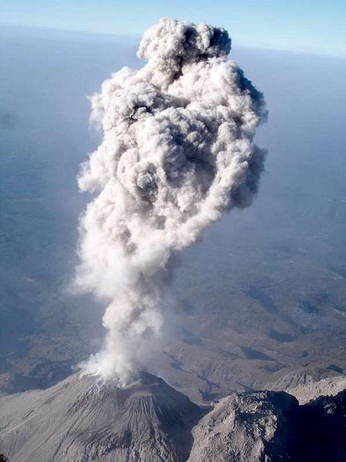 Santiaguito erupting from Santa María