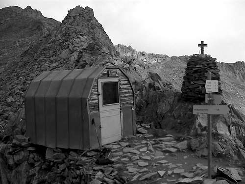 Boeses Weibl Bivouac Hut