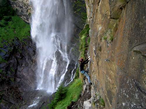 The first difficulties on Fallbach-Klettersteig