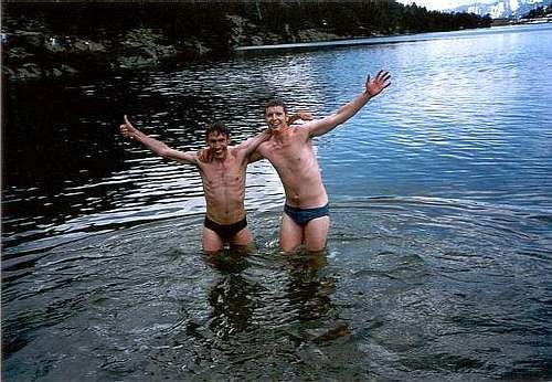 Swim in the lac d'Aumar, Pyrenees