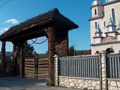 Wooden gate in Ieud, Maramureş
