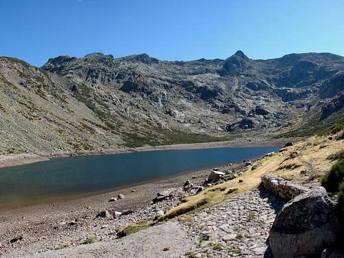 La Covacha and Laguna del Barco