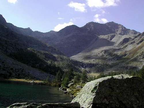 Mont Colmet <i>(3024m)</i> seen from the shore of Arpy's lake <i>(2066m)</i>