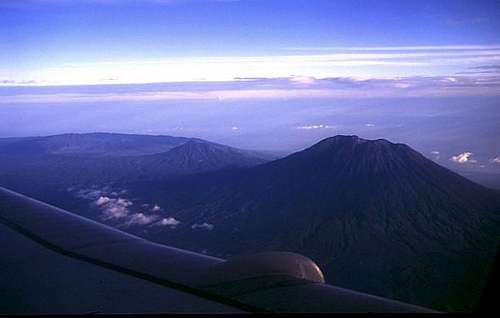 03-1996, Gunung Agung and at...