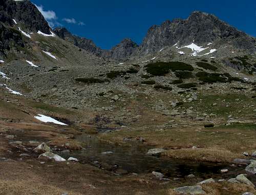 In the 5 lakes valley, going down from Zawrat