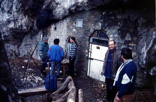 Odvas-kő cave bivouac