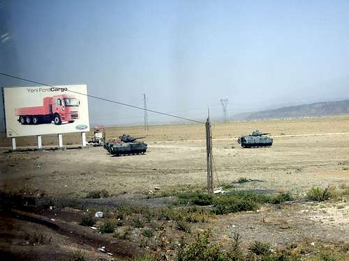 Turkish tanks aim at Ararat