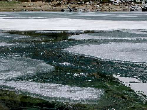 disgelo al lago d'Arpy mt. 2066