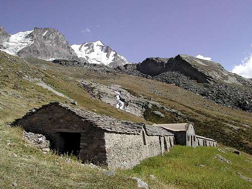 Side view of Alpe Montandayné <i>2463 m</i>