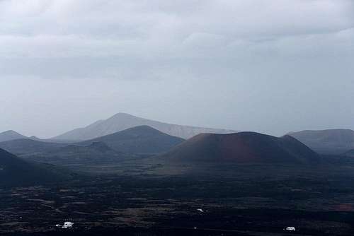 Caldera Blanca (458m), Montana de los Rodeos (445m) und Caldera Colorada (459m)