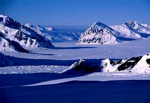 Kahiltna Glacier of 2001-6-8