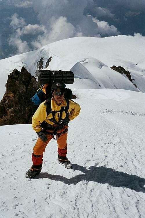 Rahel on Bossesridge, descending Mont Blanc