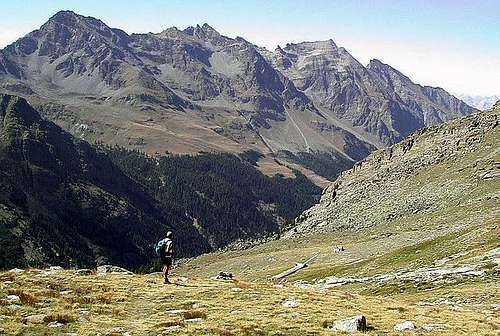 The ridge between Valsavarenche and Val di Rhemes from Vallone di Montandaynè