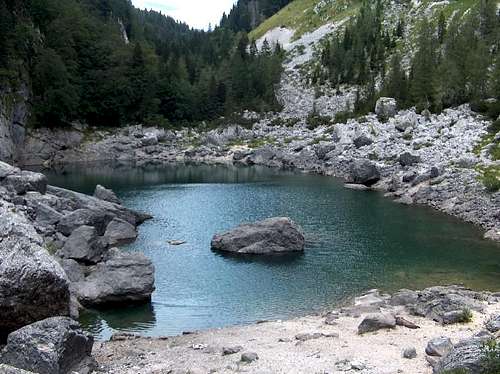 Črno Jezero (« back lake »)