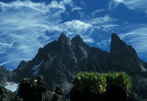 Speed Ascent: Mount Kenya´s Nelion (5189m) in 56min and Batian(5199m) in 1h17min