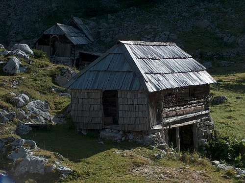 Wooden hut in the Velska Dolina valley