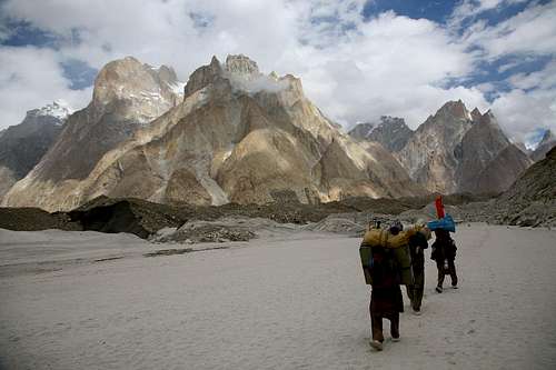 Porters on way to K2