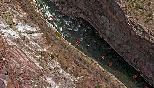 Royal Gorge - Good view of canyon walls