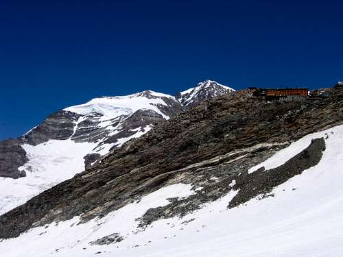 On the way to Gnifetti Hut