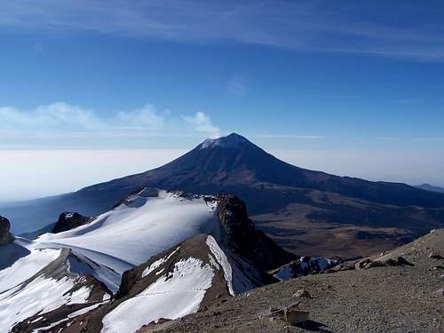 Vista del Volcán Popocatépetl desde la cima del Iztaccihuatl