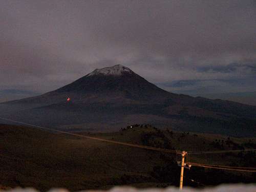 Toma nocturna del Popocatepetl. 9:30 pm aproximadamente.