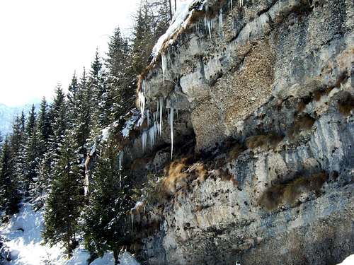 Ice stalactites