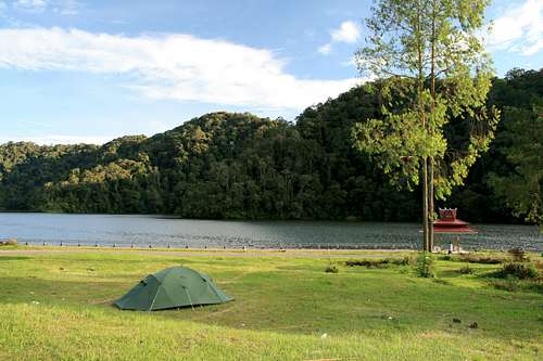 Campsite besides Lake Kawar