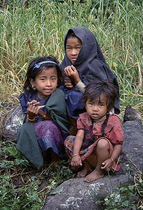 Manaslu Trek, Nepali Children