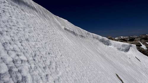 An ridge with snow