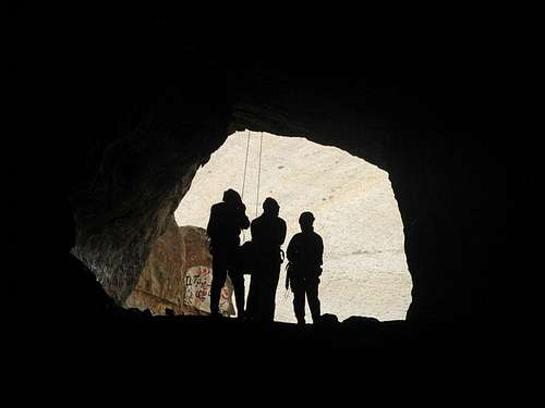 enterance of Hampoeil cave