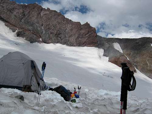 Climber's returning on the Cowlitz Glacier from Cathedral Gap