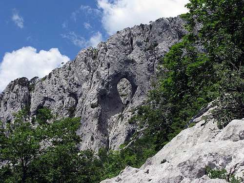 Rapavac (1.617 mtrs) cliffs