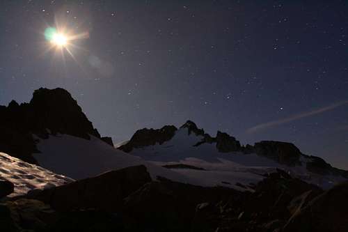 Night 2 on Ptarmigan Traverse: 1 min exposure of moon over Dome Peak