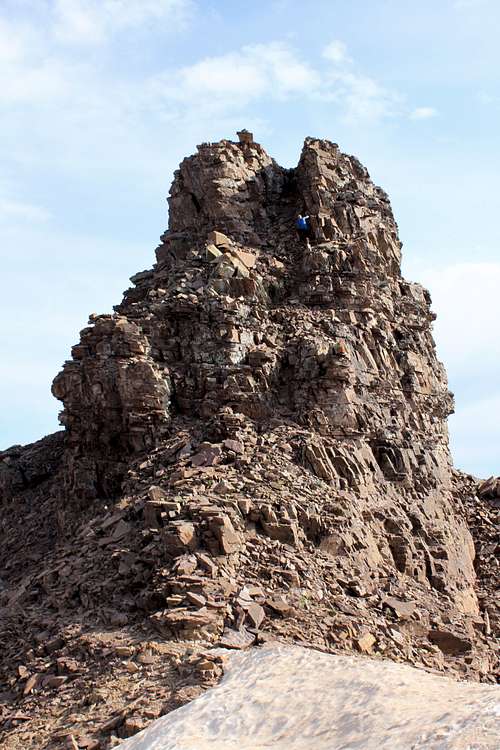 Tower, saddle of Pyramid's NE ridge