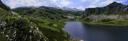 The Ercina lake in summer (Picos de Europa). 2008.06.22
