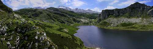 The Ercina lake (Picos de Europa). 2008.06.22
