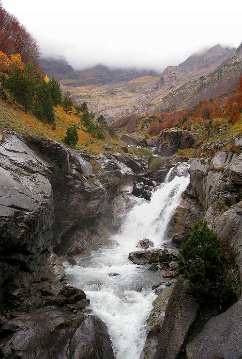 Waterfall in Pineta. 2005.10.30