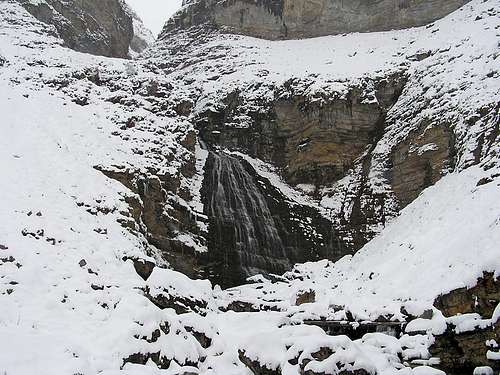 The Cola de Caballo waterfall. 2004.12.04
