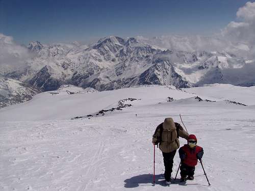 Yunona(4) &Lena climbing Elbrus slope@14300 ft_May07