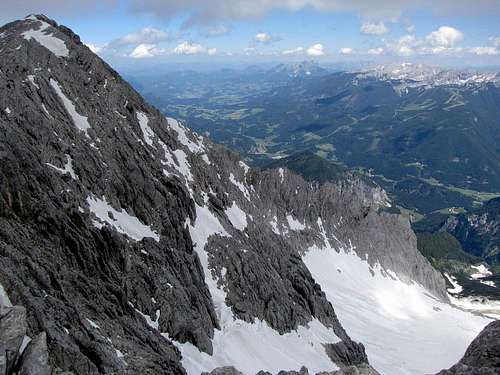 The summit of Grosser Priel (left) and the Warscheneck in the background (right)