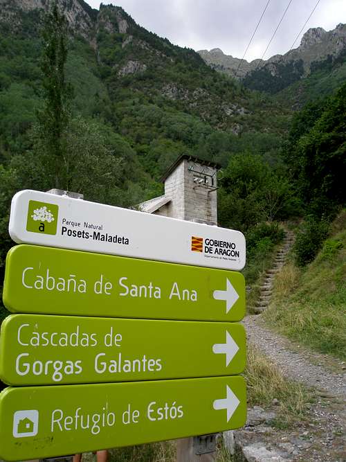 Entrance to the valley of Estós