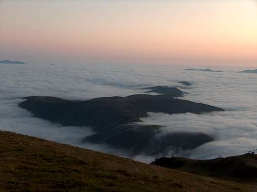 View to the Azet ridge at dawn into a sea of clouds