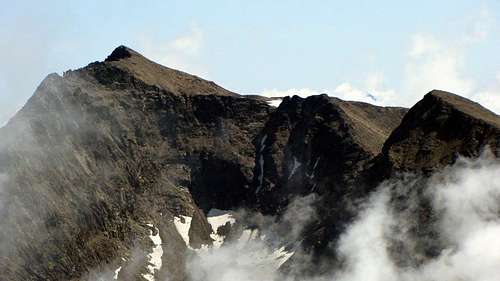 The summit of Petzeck 3283m (left)