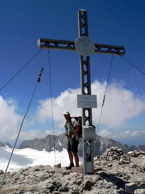 The summit cross of Hoher Gjaidstein (2794m)