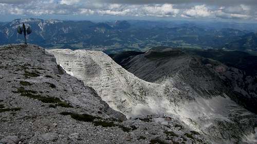 View to the E ridge from summit of Warscheneck