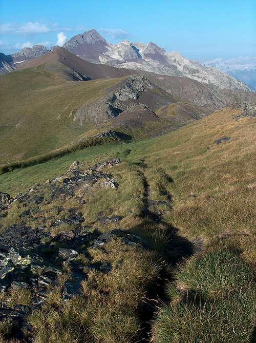 On the Rioumajou ridge near Port de Plan, heading to Pico d'Ordiceto