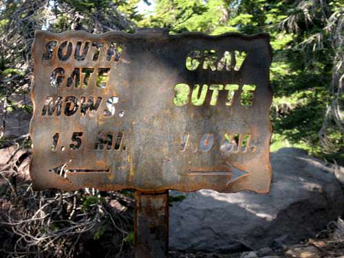 Gray Butte trail junction