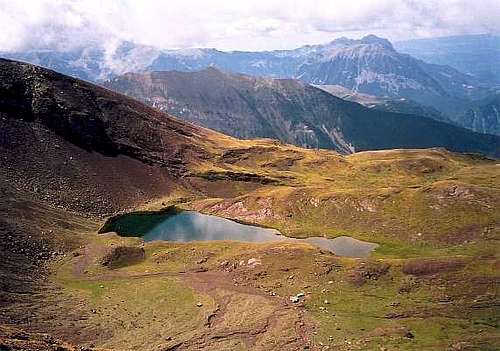 Barleto lakes, south slope the Suelsa