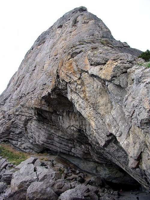 Shalyapin Grotto in 150m cliff over Novyi Svit_Crimea