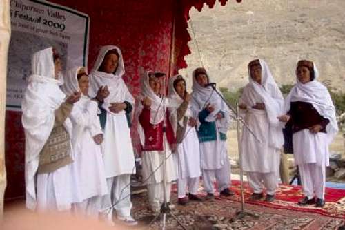 Hunza women singing